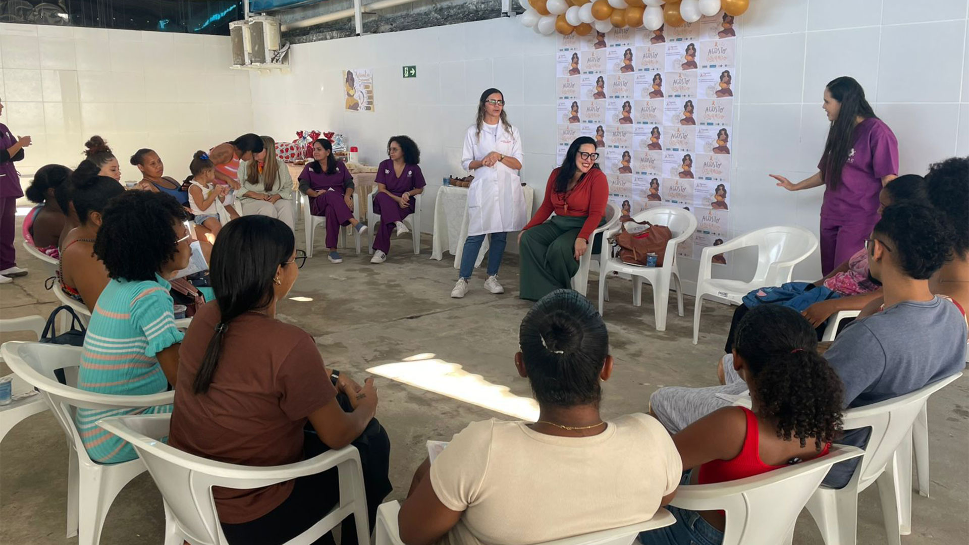A programação contou com um espaço para esclarecimento de dúvidas, distribuição de brindes especiais e, no encerramento, uma mensagem de incentivo e acolhimento às participantes. (Foto: Lucas Moura/Secom PMS)